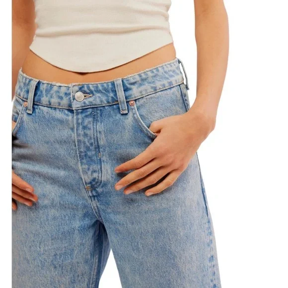 Free People - mini barrel boyfriend Jean, 27, EUC, light wash - Picture 4 of 11